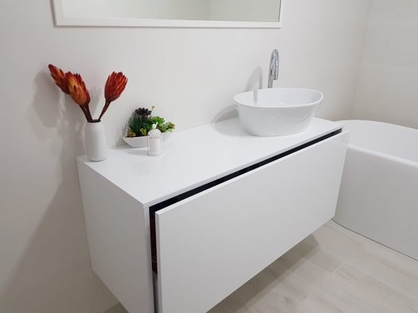 Mobilier baie alb personalizat