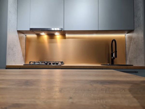Backsplash cupru Profil led integrat hota incorporabila Chiuveta plita