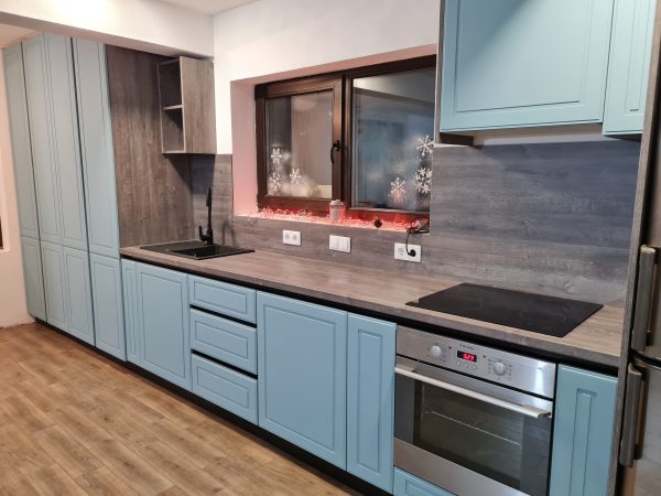 Bucatarie usi mdf vopsit frezate Profile gola vertical si gola orizontal negre pal h1313, backsplash Stejar Whiteriver gri-maro egger 1 cncwoodskills