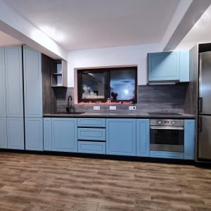 Bucatarie usi mdf vopsit frezate Profile gola vertical si gola orizontal negre pal h1313, backsplash Stejar Whiteriver gri-maro egger cncwoodskills