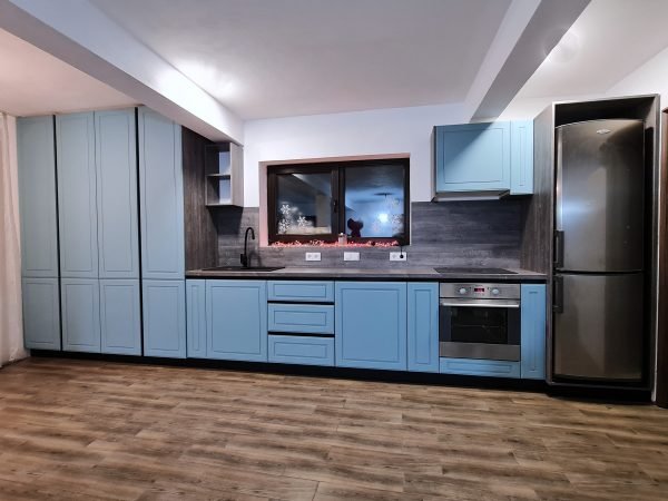Bucatarie usi mdf vopsit frezate Profile gola vertical si gola orizontal negre pal h1313, backsplash Stejar Whiteriver gri-maro egger cncwoodskills