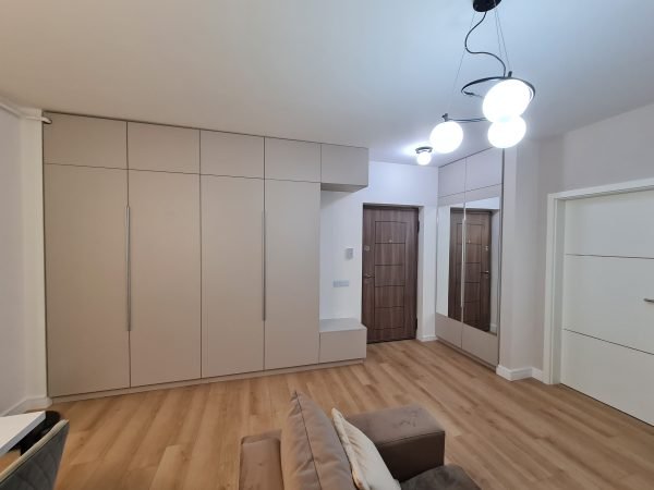 Dressing room Egger U702 Gri Casmir Usi Maner 1200mm Balamale Blum led integrat 4