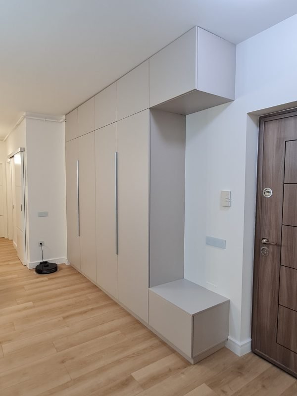 Dressing room Egger U702 Gri Casmir Usi Maner 1200mm Balamale Blum led integrat 5
