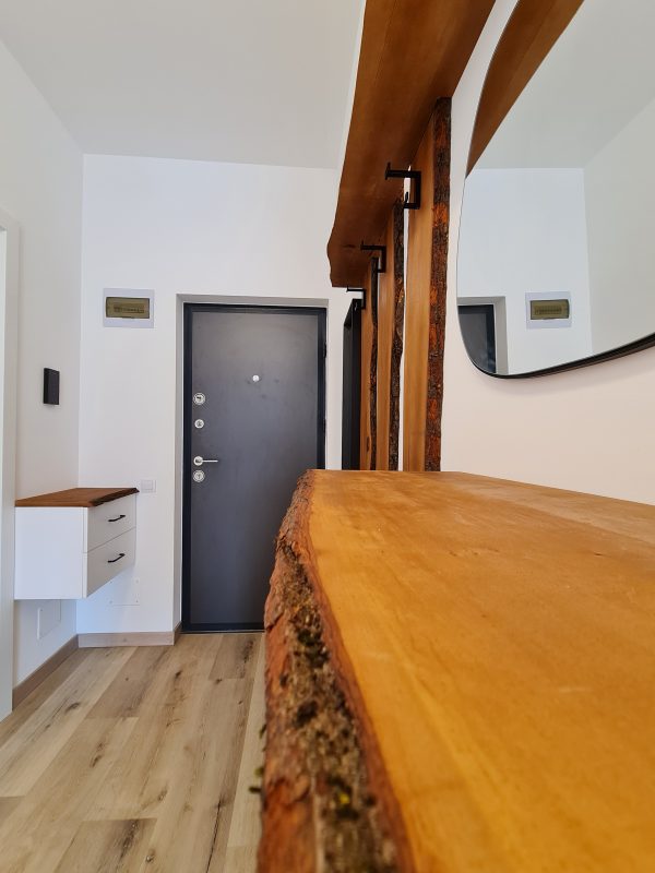 Mobilier hol personalizat, mobila la comanda cluj, tei lacuit, pal alb alpin, cncwoodskills cuier 3