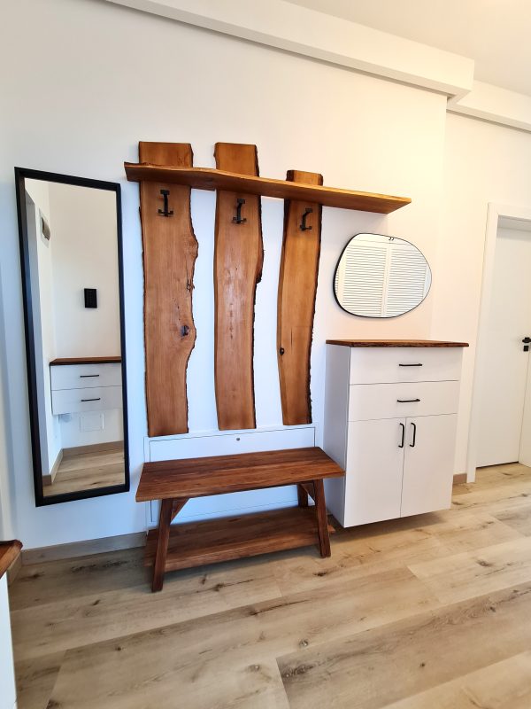 Mobilier hol personalizat, mobila la comanda cluj, tei lacuit, pal alb alpin, cncwoodskills cuier