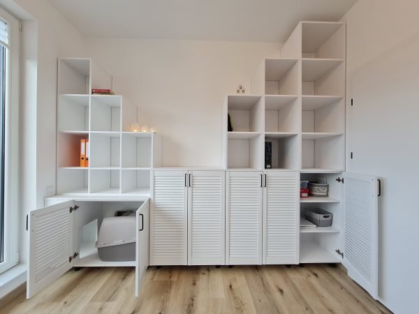 Mobilier personalizat Birou cu fronturi lamelare alb alpin realizat de cncwoodskills 3